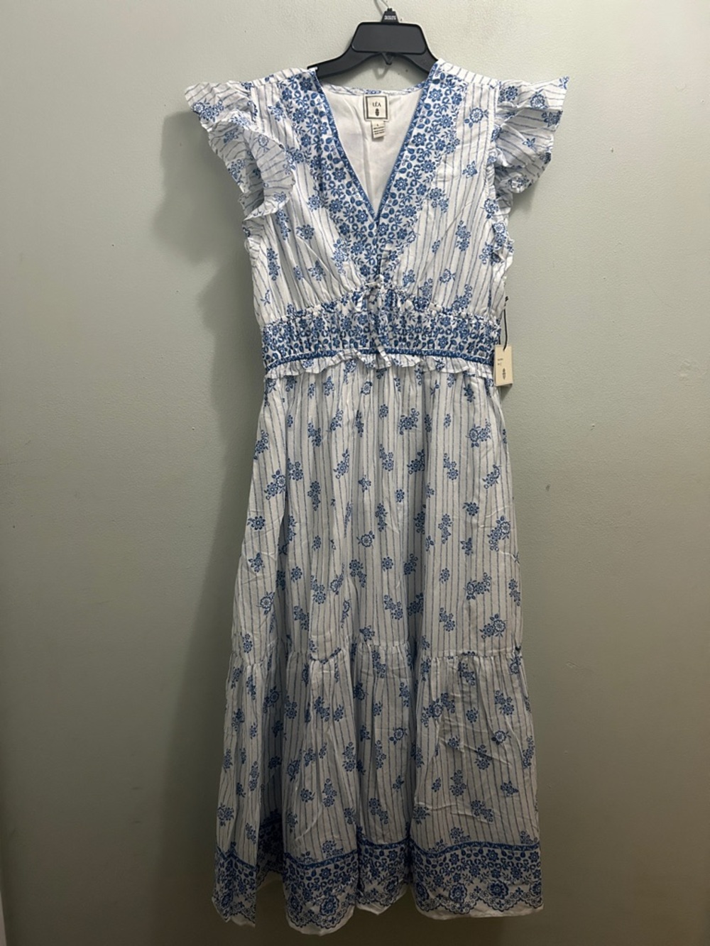 Lea Blue & White Floral V-Neck Midi Dress - Picture 2 of 7